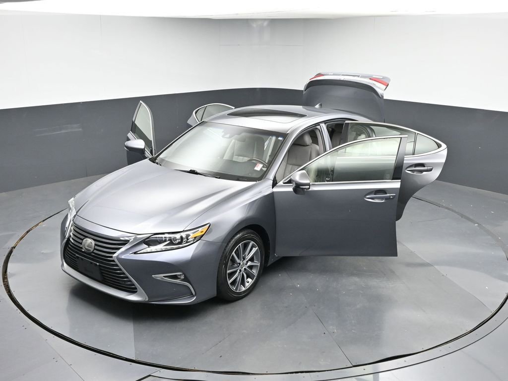 Used 2017 Lexus ES 300h image 41