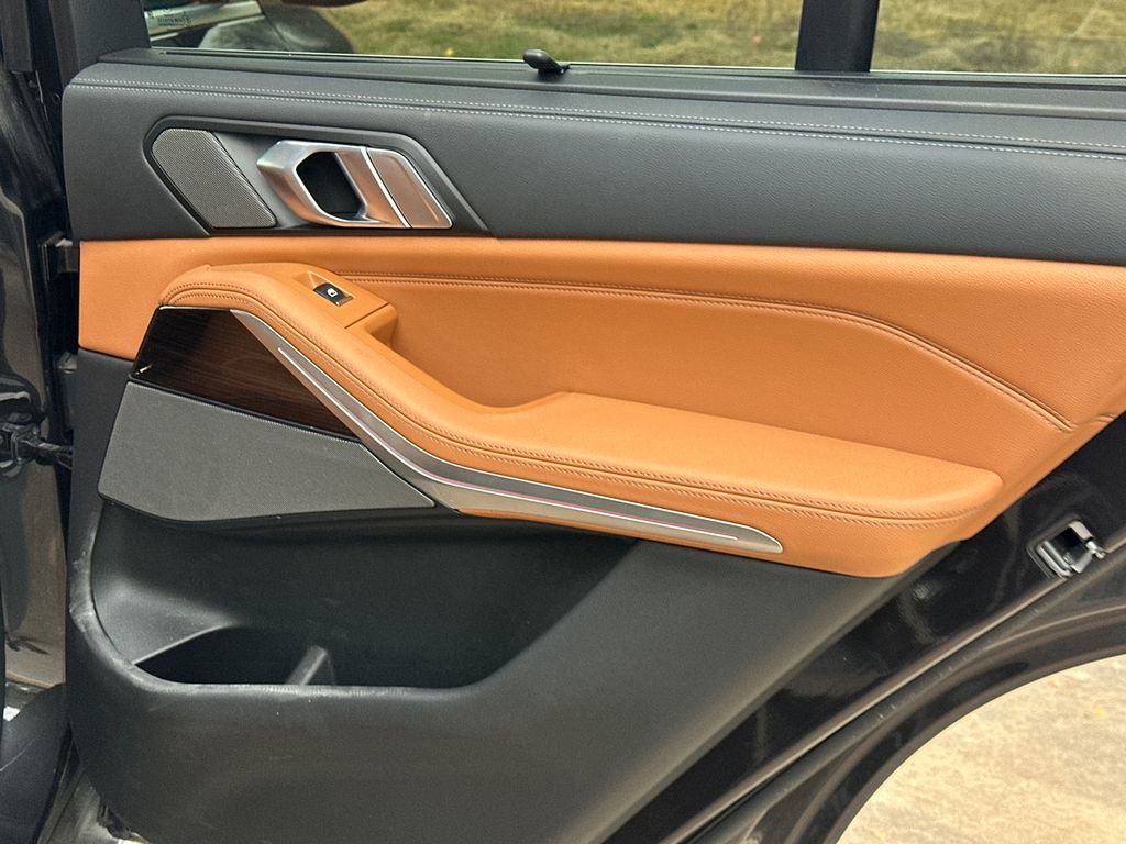 Used 2021 BMW X5 xDrive40i w/ Executive Package image 16