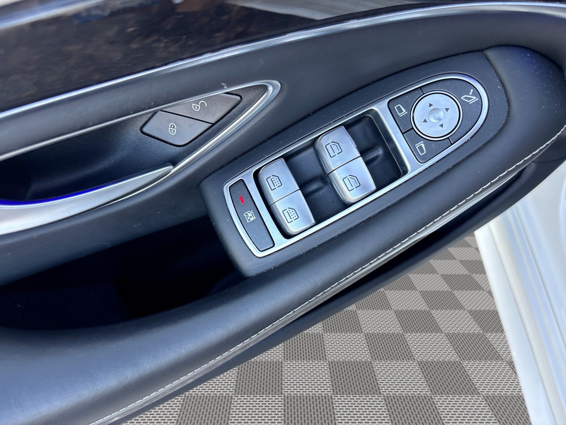 Used 2015 Mercedes-Benz S 550 Sedan image 15