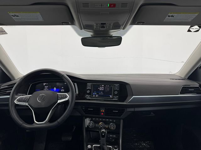 Used 2024 Volkswagen Jetta SE image 6