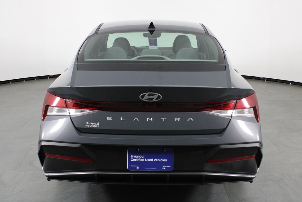 Certified 2025 Hyundai Elantra SE FWD image 10