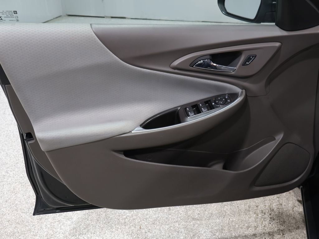 Used 2017 Chevrolet Malibu LT image 13