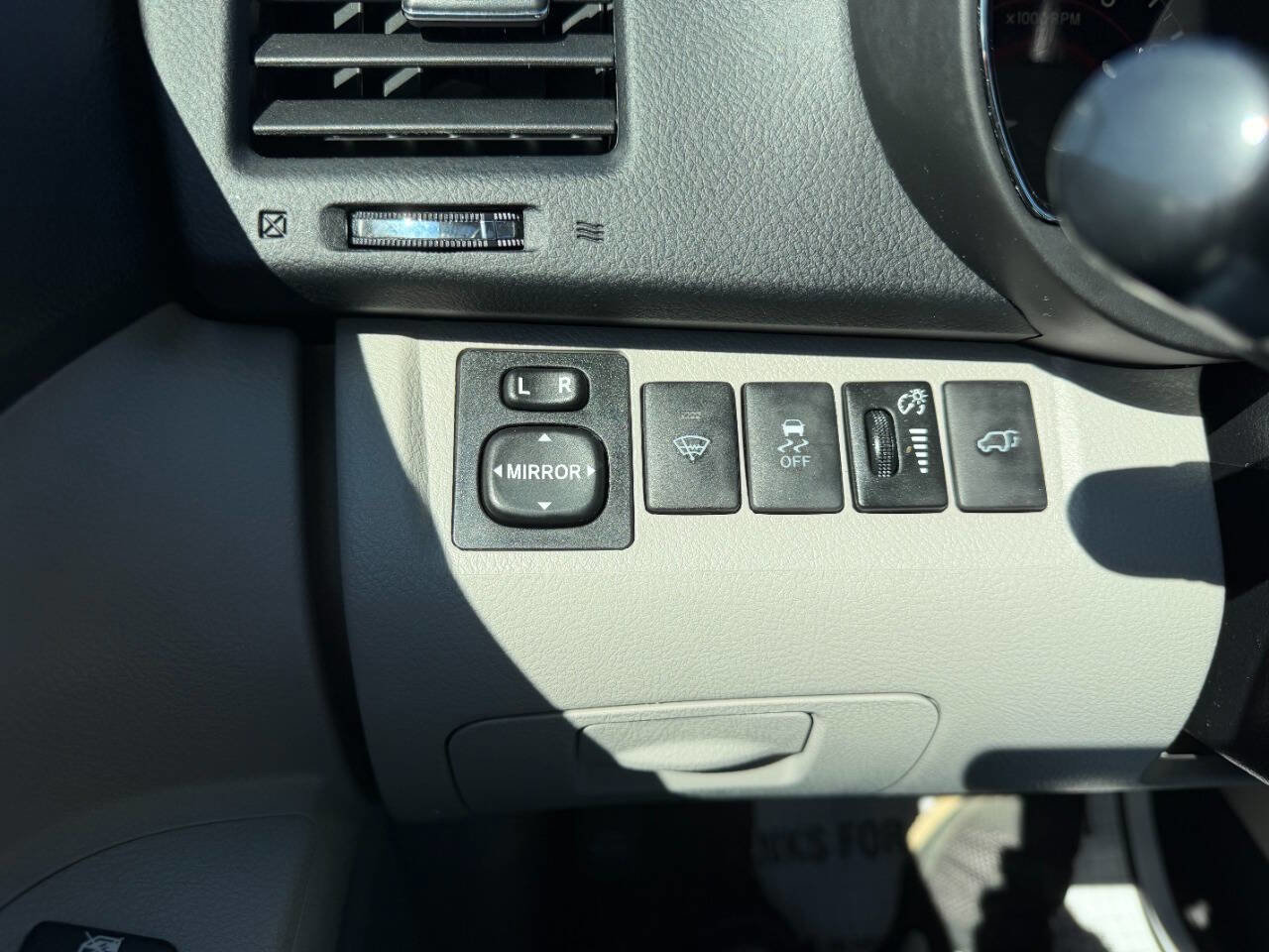 Used 2012 Toyota Highlander SE w/ Tow Pkg image 17