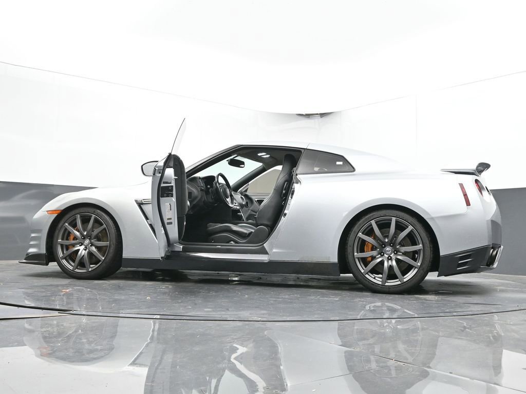 Used 2012 Nissan GT-R Premium image 71