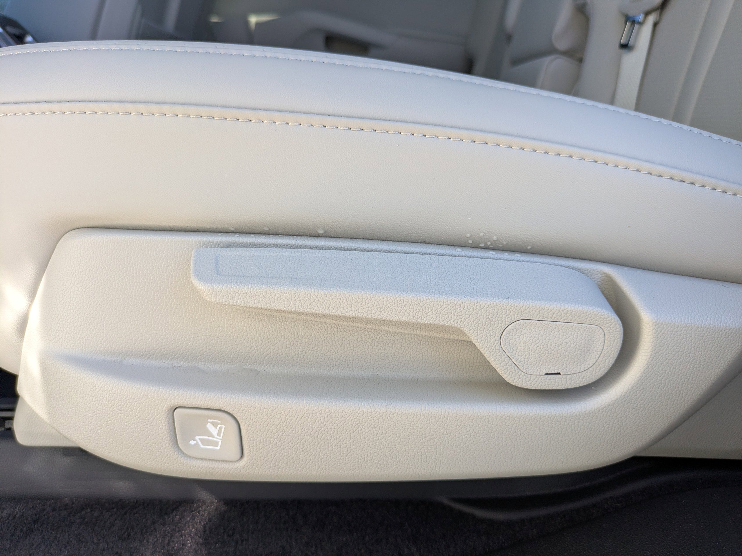 Certified 2025 Kia Sorento S image 17