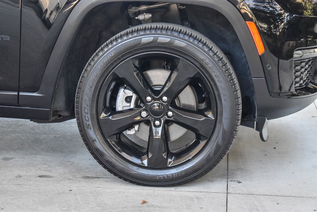 Used 2023 Jeep Grand Cherokee L Limited w/ Luxury Tech Group II RWD image 22
