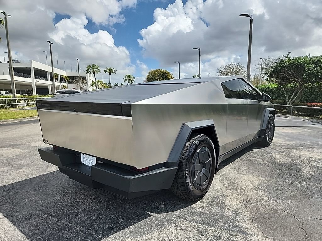 Used 2025 Tesla Cybertruck AWD Crew Cab image 8