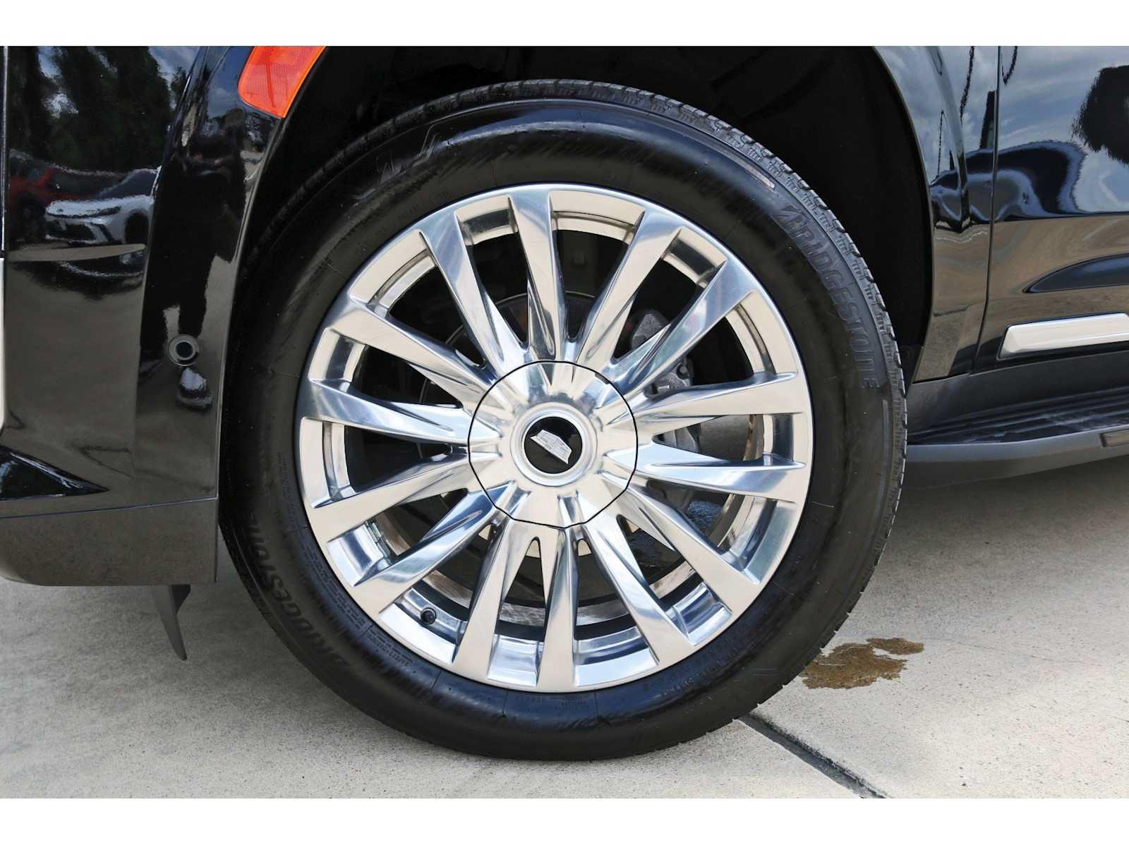 Used 2023 Cadillac Escalade ESV Premium Luxury AWD/4WD image 33