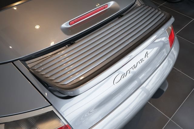 Used 2001 Porsche 911 Carrera 4 image 9