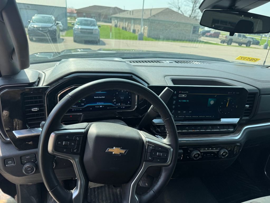 Used 2025 Chevrolet Silverado 1500 LT image 13