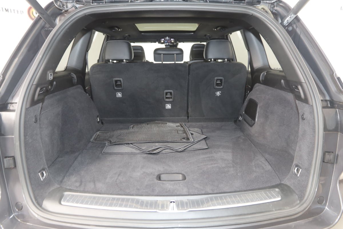 Used 2023 Jeep Grand Cherokee Overland w/ Luxury Tech Group IV AWD/4WD image 44
