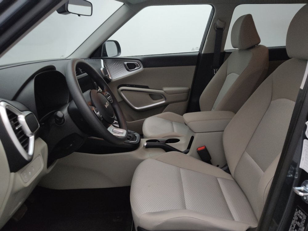Used 2025 Kia Soul LX image 17