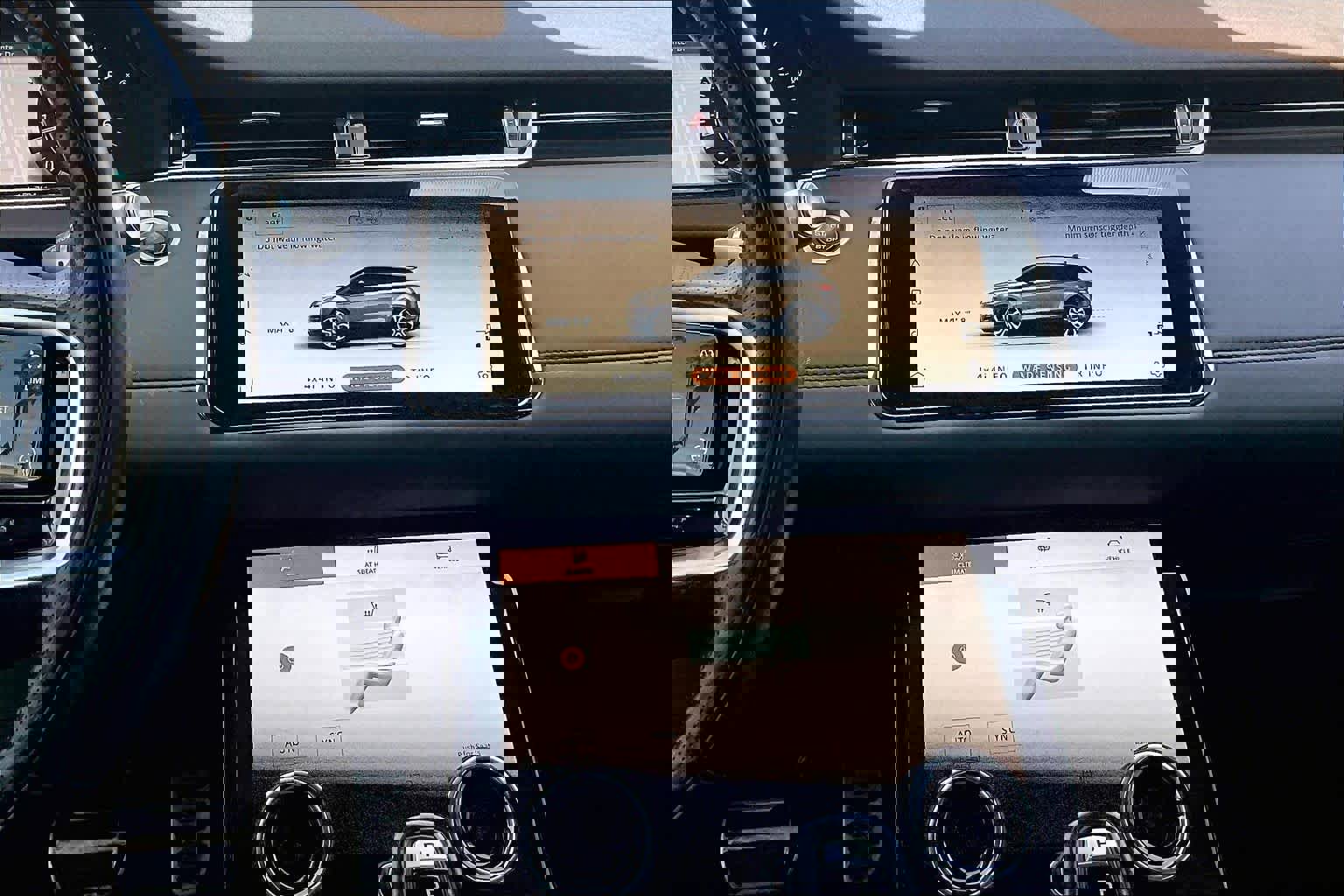 Used 2021 Land Rover Range Rover Evoque R-Dynamic SE image 6