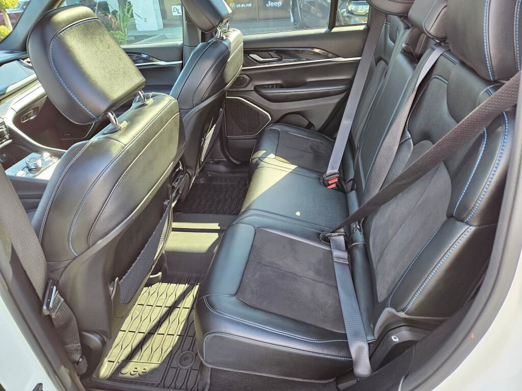 Used 2024 Jeep Grand Cherokee Trailhawk image 17