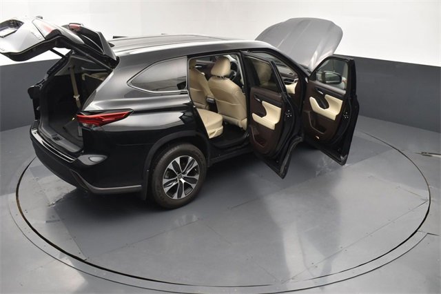 Used 2022 Toyota Highlander XLE image 31