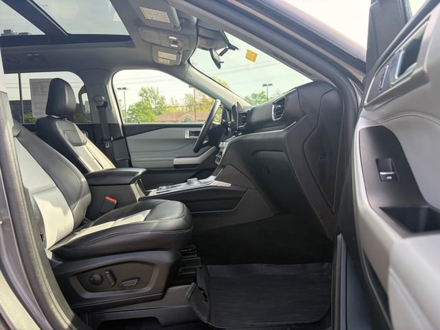 Used 2023 Ford Explorer XLT w/ Equipment Group 202A image 12
