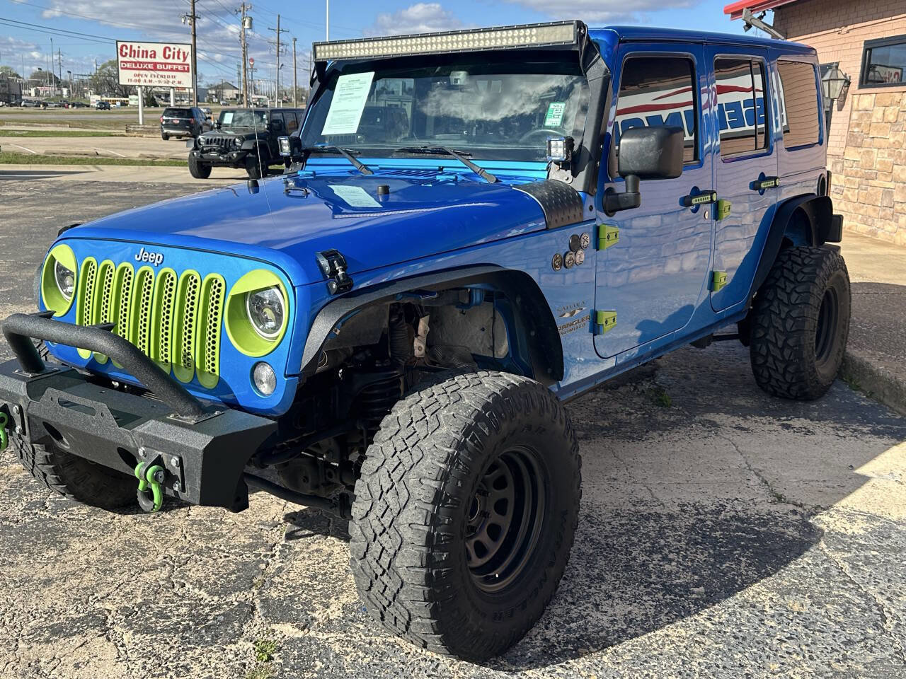 Used 2015 Jeep Wrangler Unlimited Sahara w/ Max Tow Package image 5