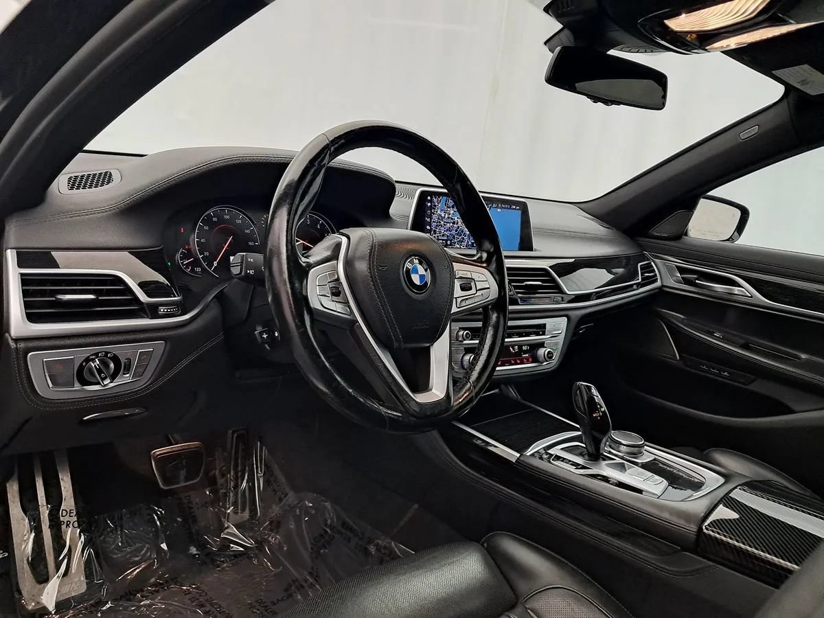 Used 2019 BMW 750i xDrive w/ M Sport Package AWD/4WD image 6