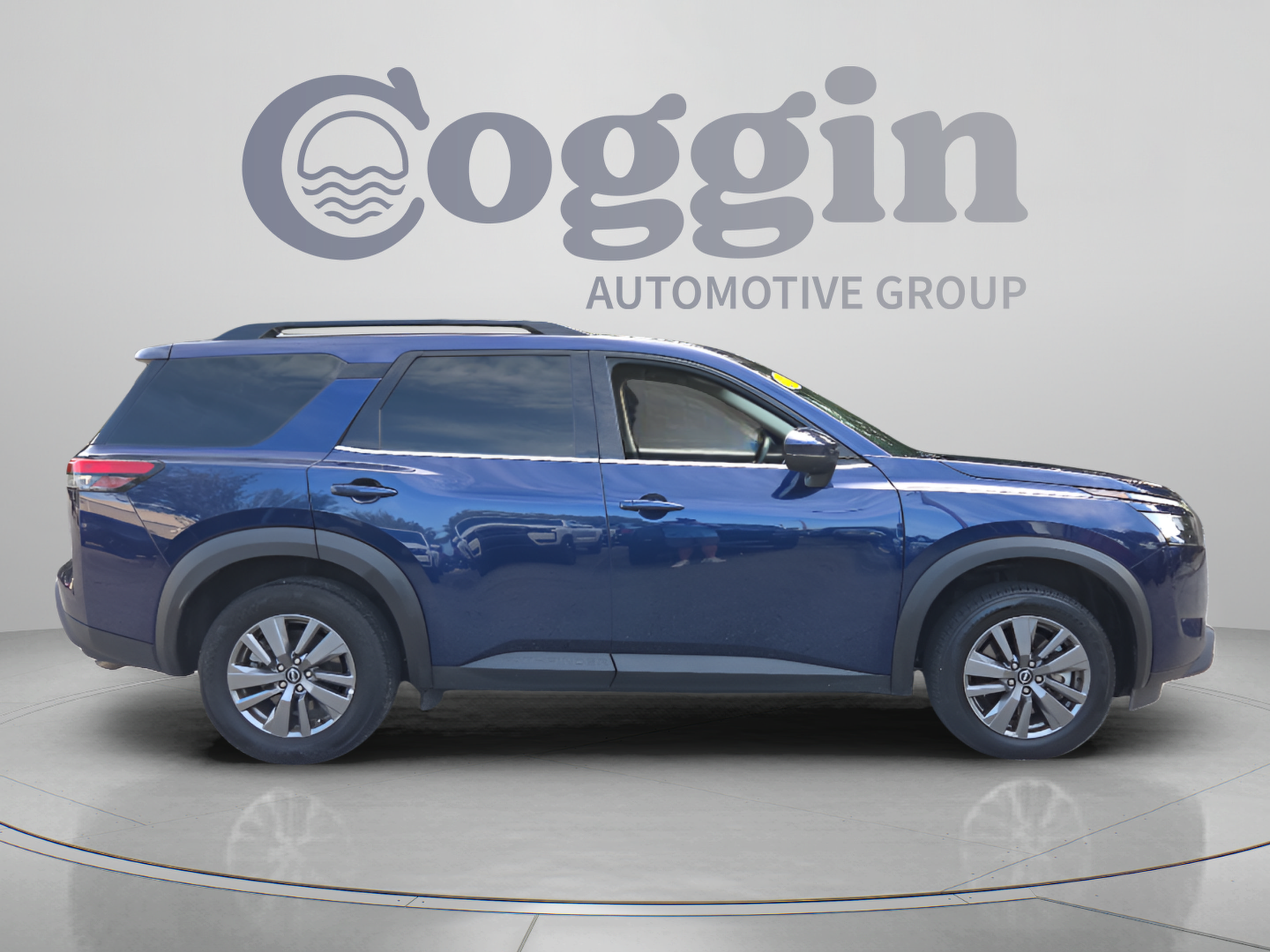 Used 2025 Nissan Pathfinder SV FWD image 6