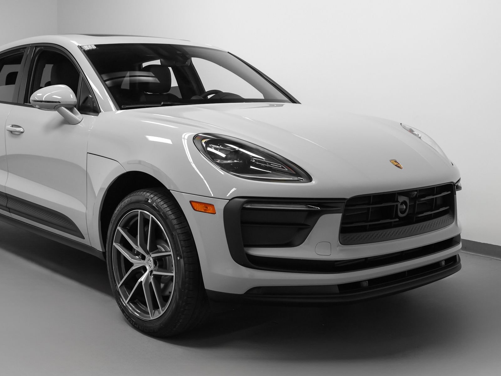 New 2026 Porsche Macan AWD/4WD image 9