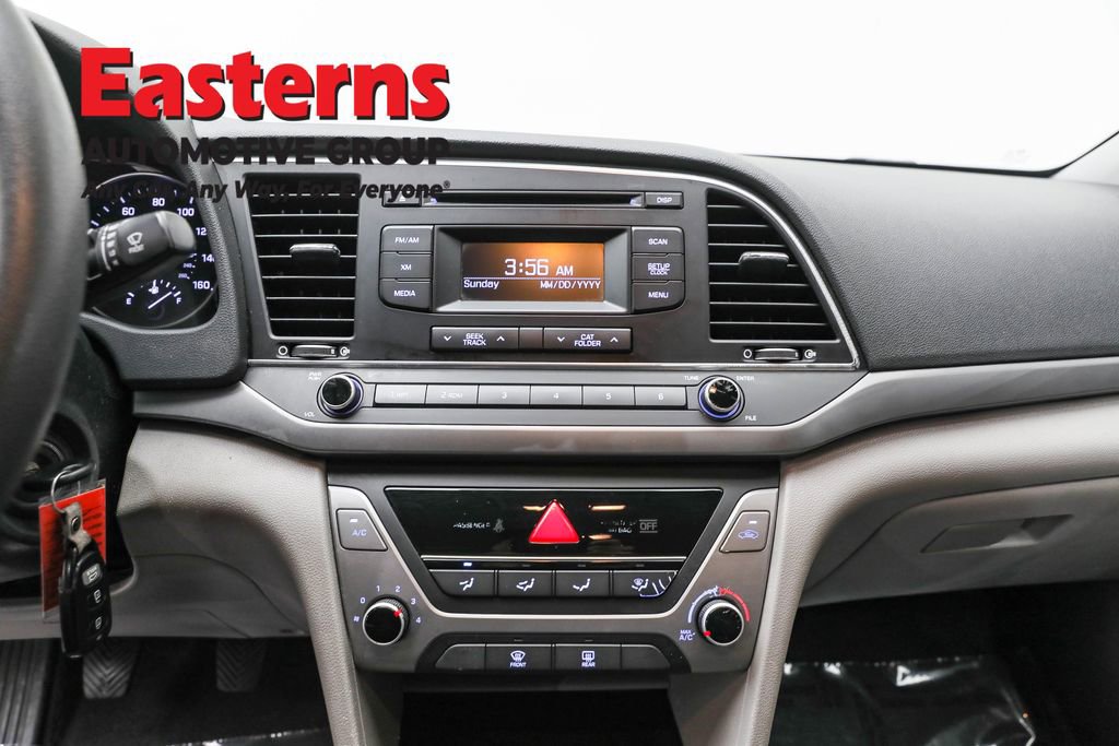 Used 2017 Hyundai Elantra SE w/ Cargo Package image 12