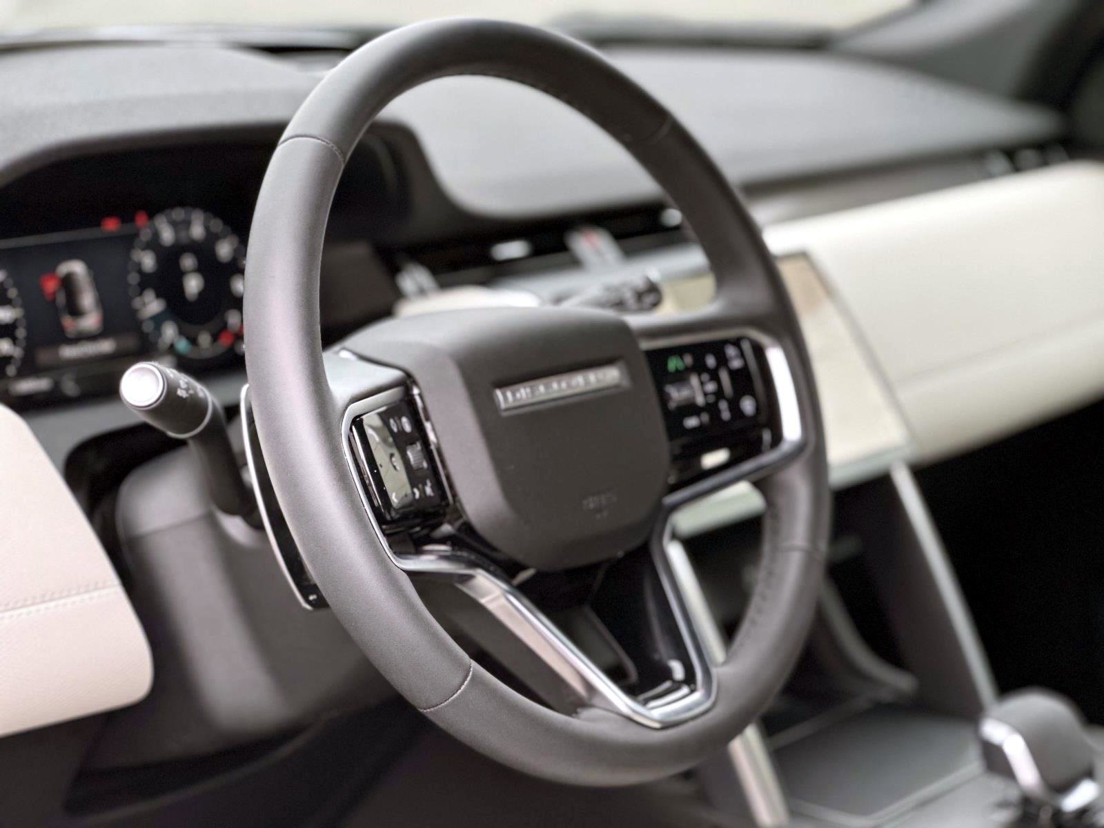 New 2025 Land Rover Discovery Sport Dynamic SE image 25