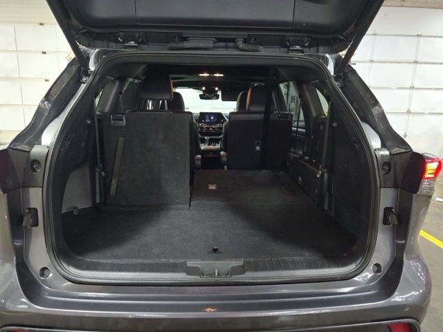 Used 2025 Toyota Highlander XSE AWD/4WD image 17