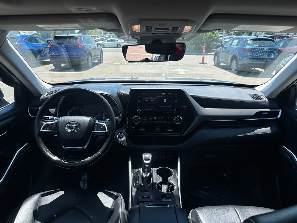 Used 2022 Toyota Highlander XLE AWD/4WD image 13