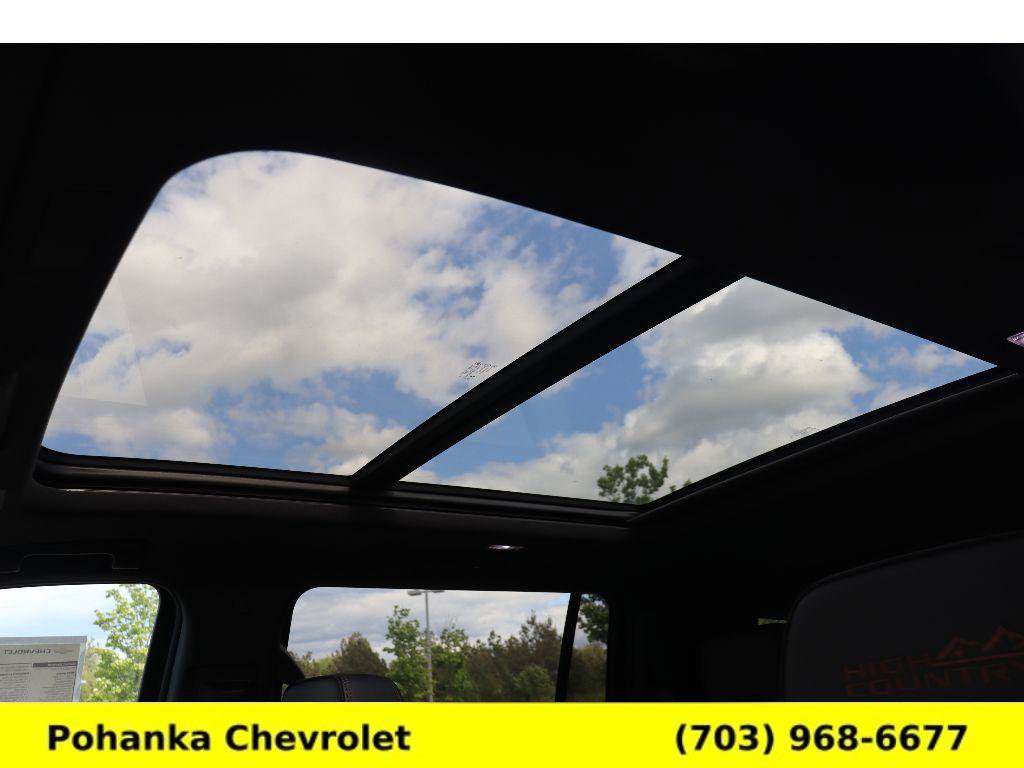 New 2026 Chevrolet Suburban High Country AWD/4WD image 22