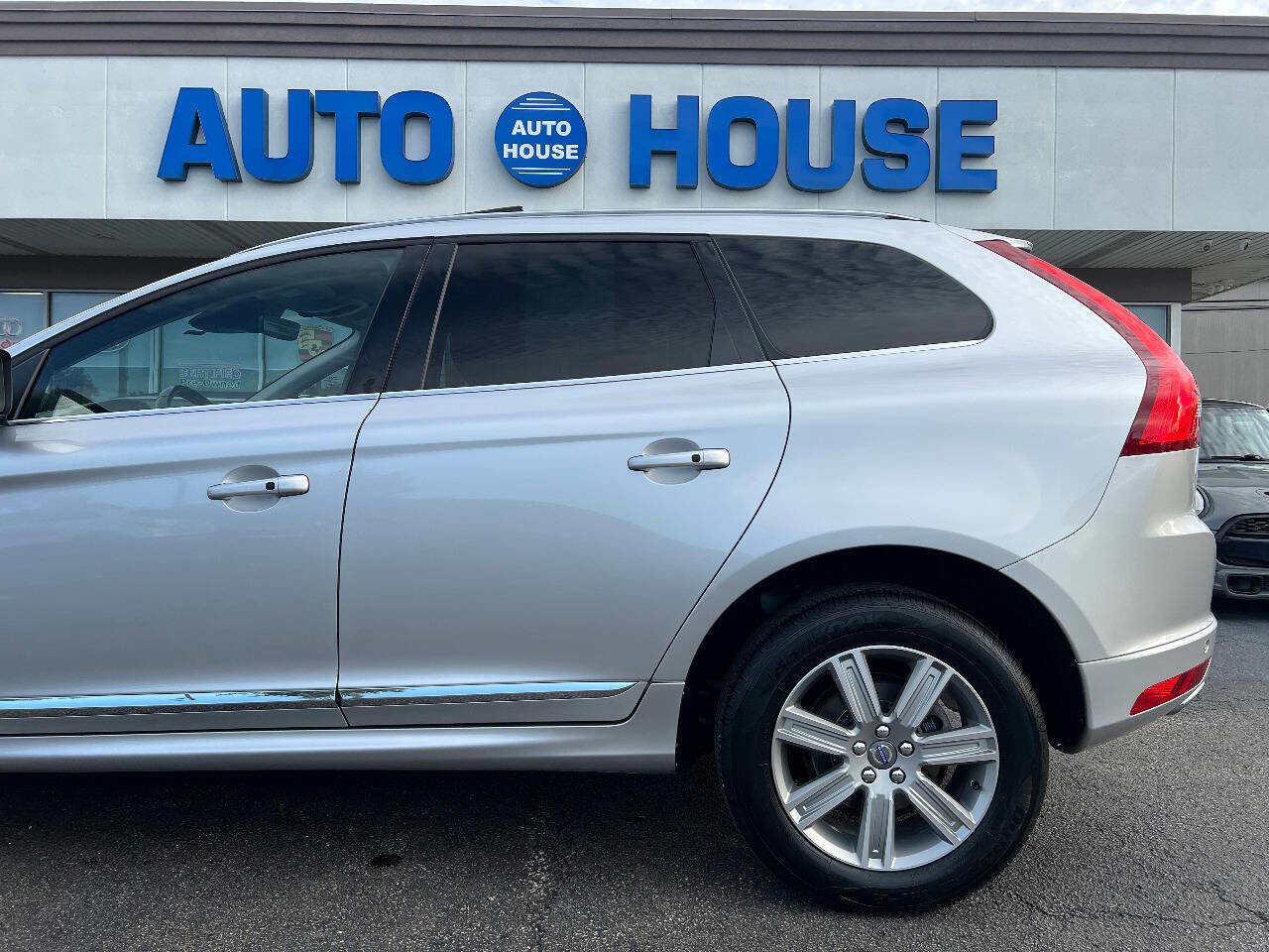 Used 2016 Volvo XC60 T5 Platinum w/ Protection Package AWD/4WD image 39