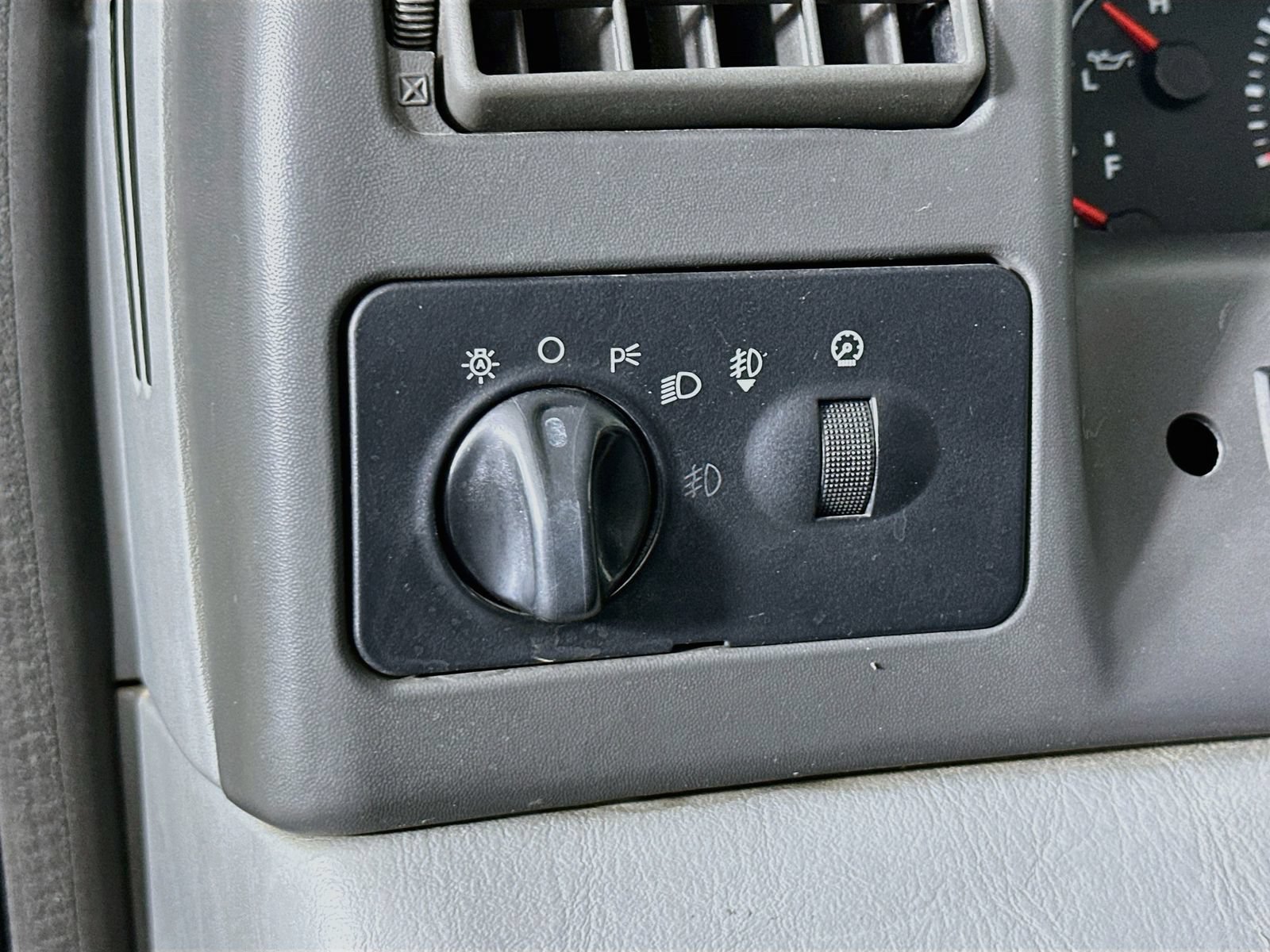 Used 2004 Ford F250 Lariat AWD/4WD image 11