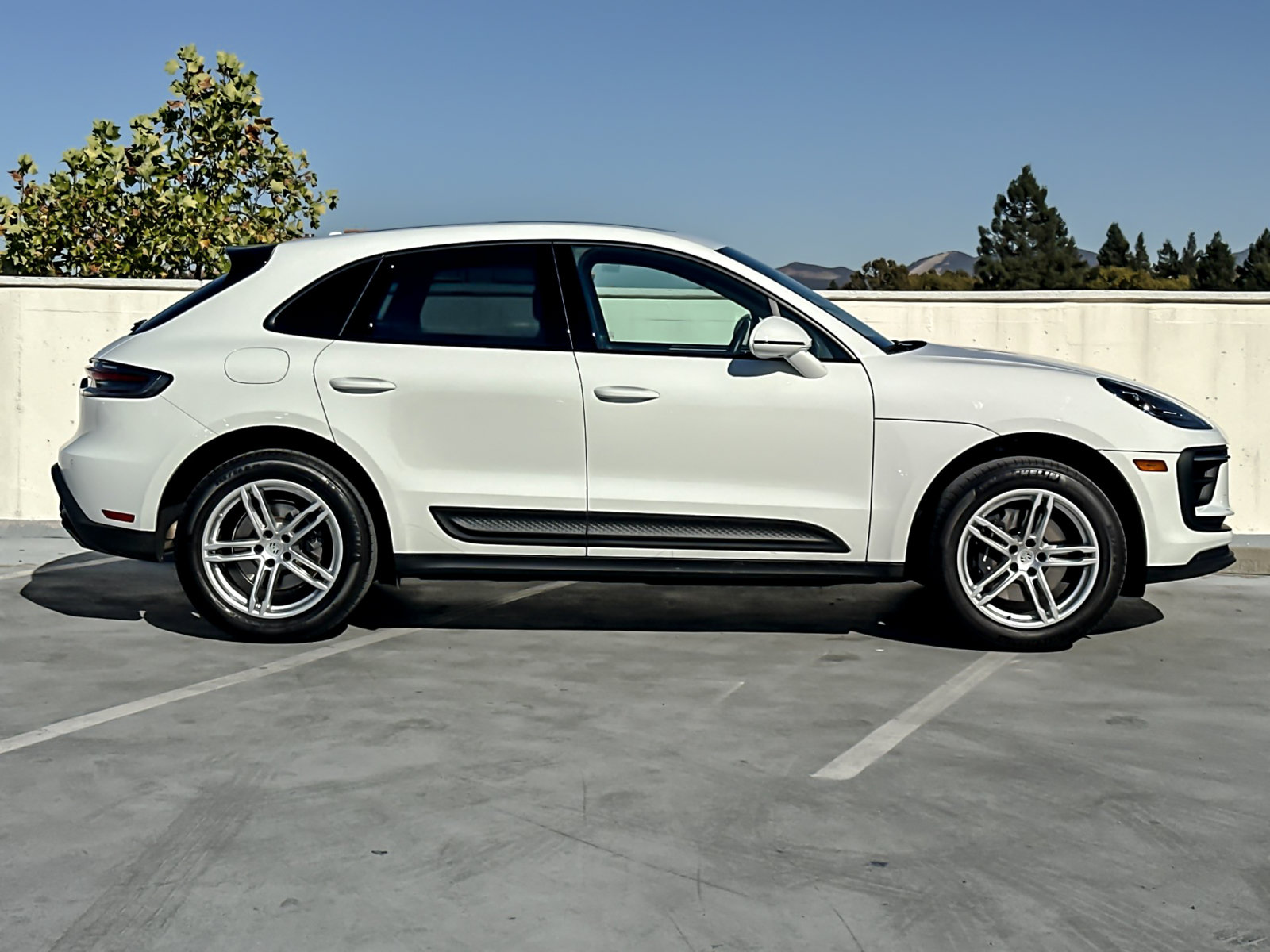 Certified 2026 Porsche Macan AWD/4WD image 10