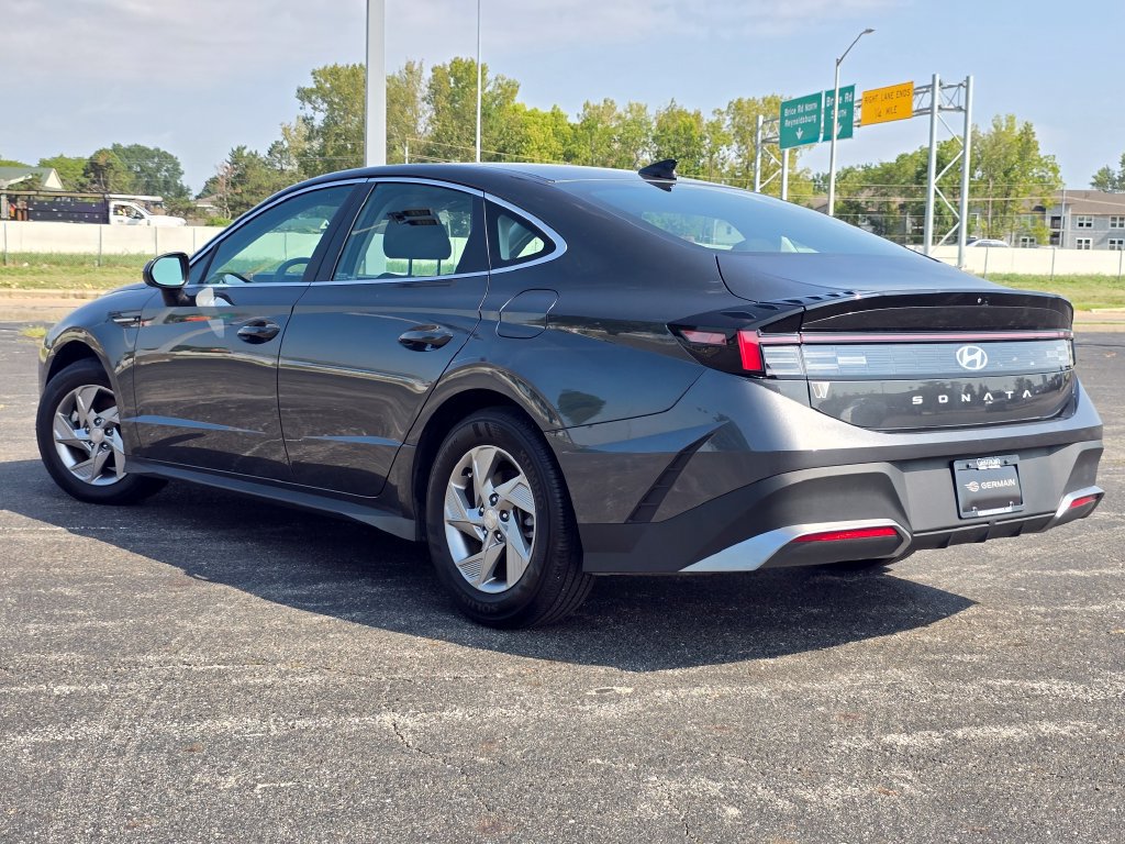 Used 2025 Hyundai Sonata SE FWD image 12