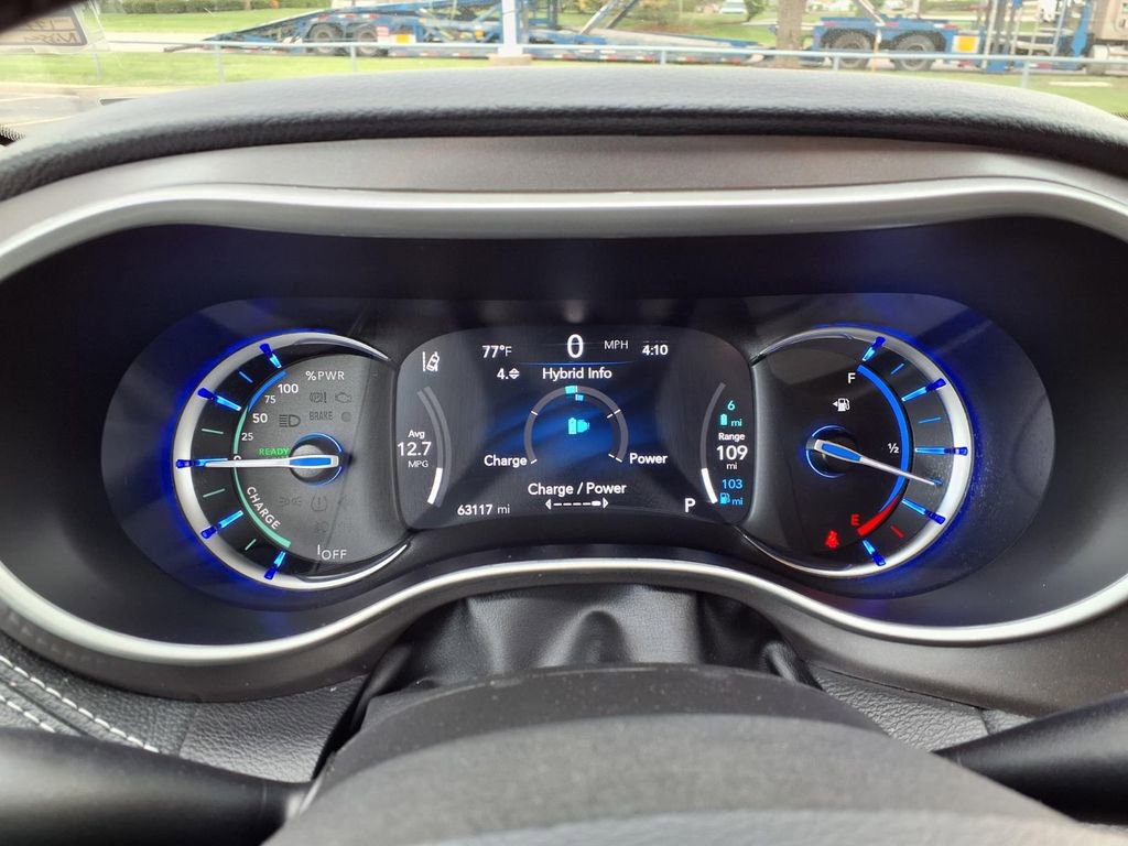 Used 2024 Chrysler Pacifica Select image 16