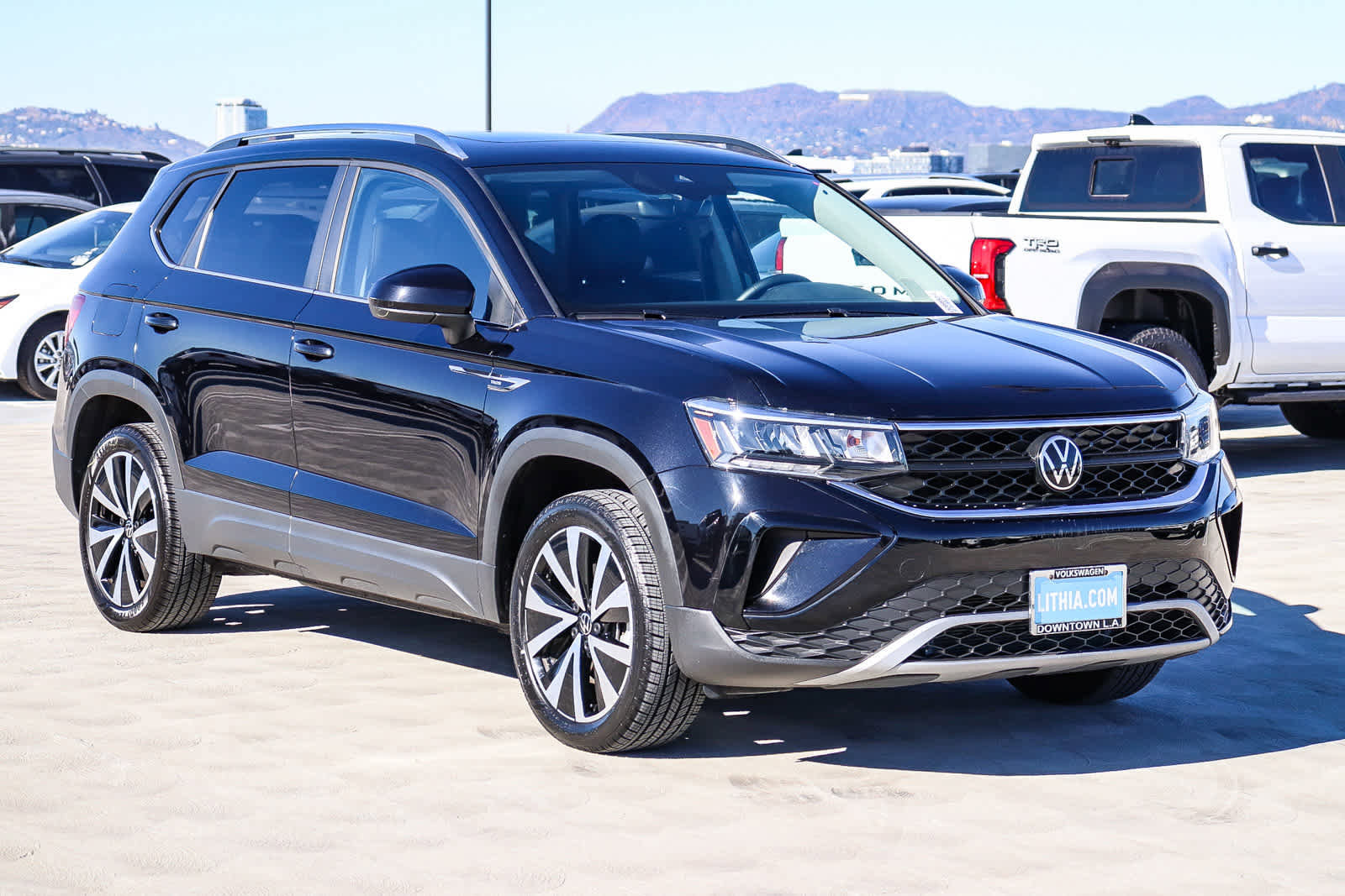 Used 2023 Volkswagen Taos SE w/ Panoramic Sunroof Package image 3