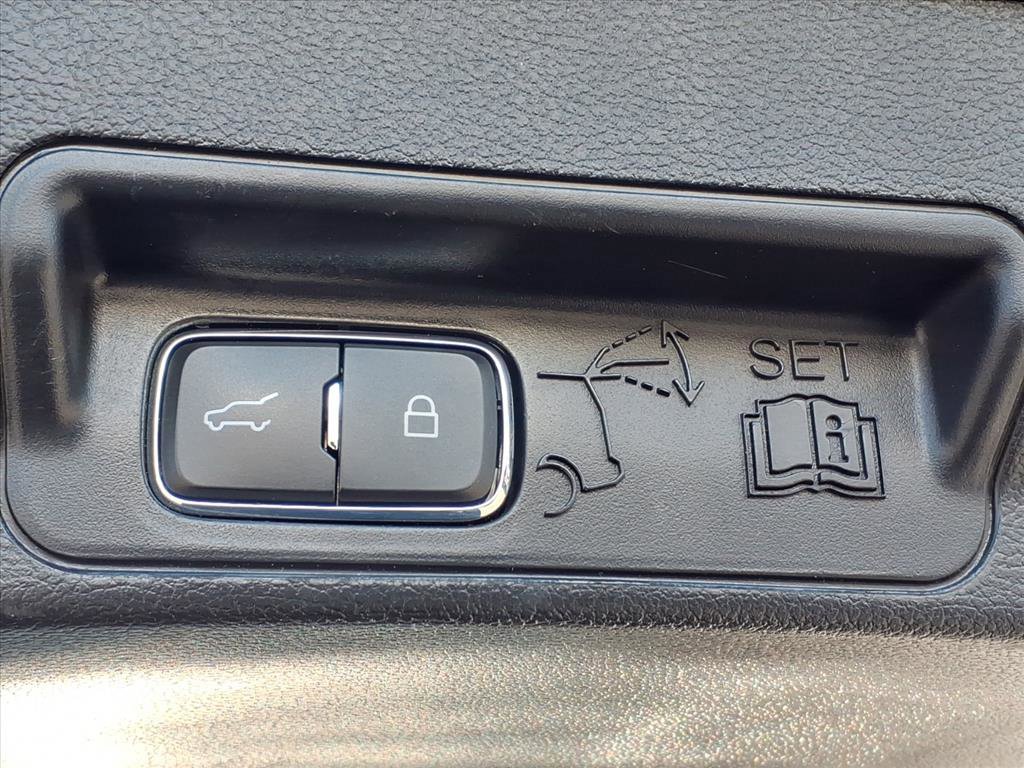 Used 2022 Ford Explorer XLT w/ Equipment Group 202A image 32