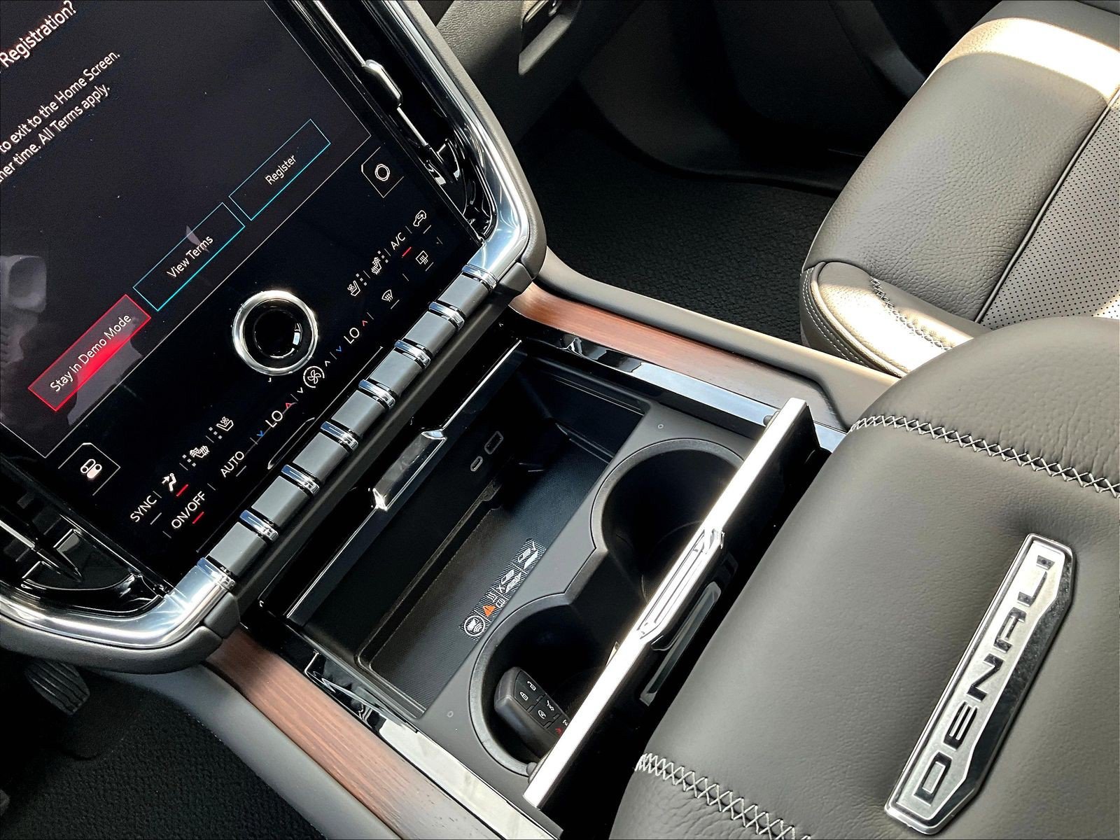 New 2026 GMC Yukon XL Denali AWD/4WD image 12