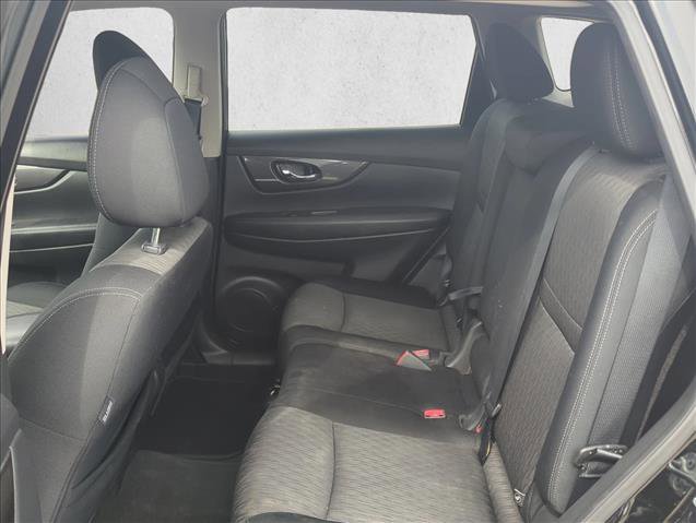 Used 2018 Nissan Rogue SV image 15