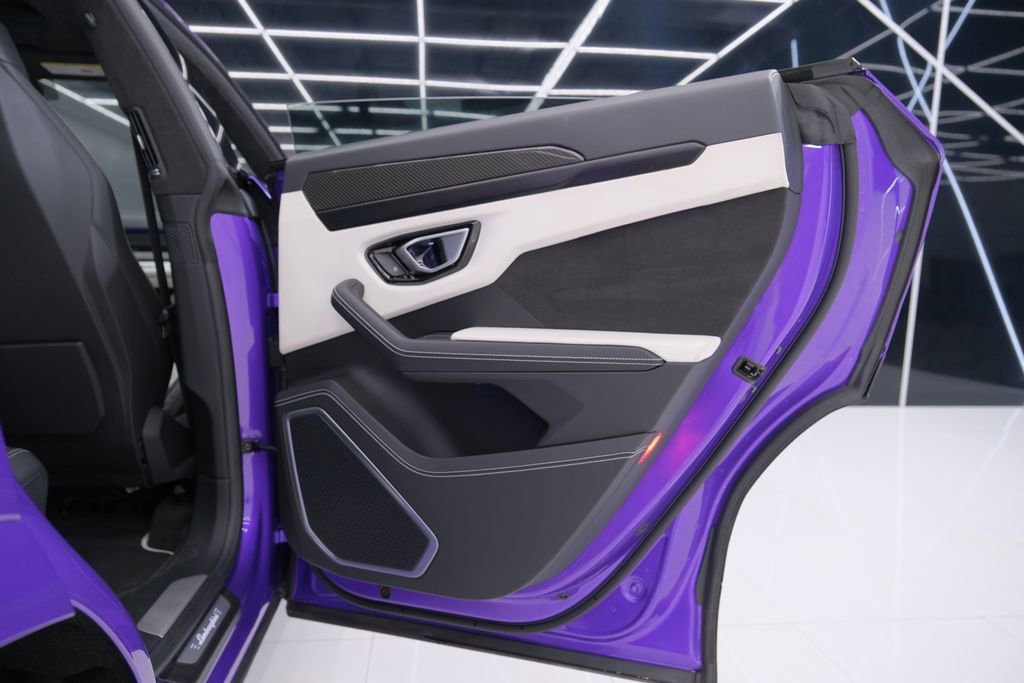 Used 2022 Lamborghini Urus image 49