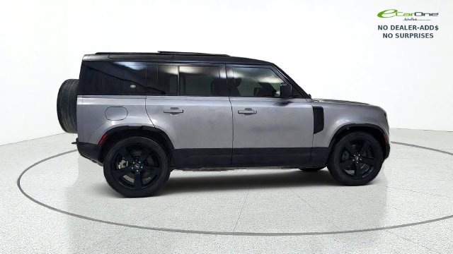 Used 2022 Land Rover Defender 110 X-Dynamic SE AWD/4WD image 9