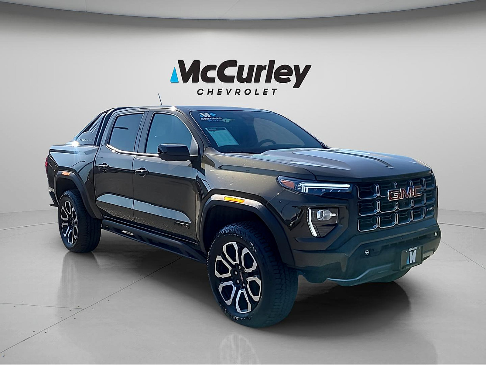 Used 2025 GMC Canyon AT4 w/ Nightfall Edition AWD/4WD image 1