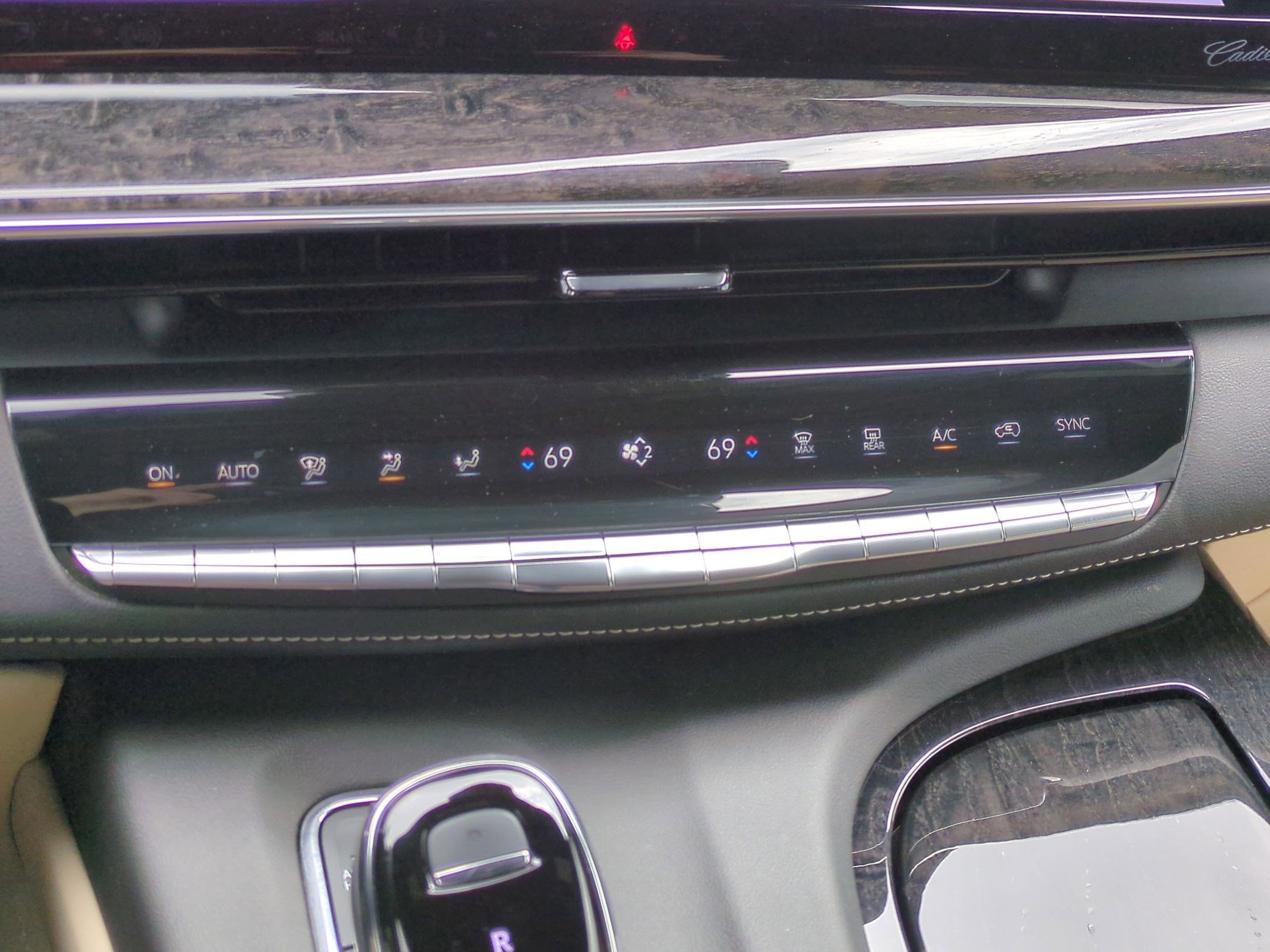 Used 2023 Cadillac Escalade Premium Luxury AWD/4WD image 27