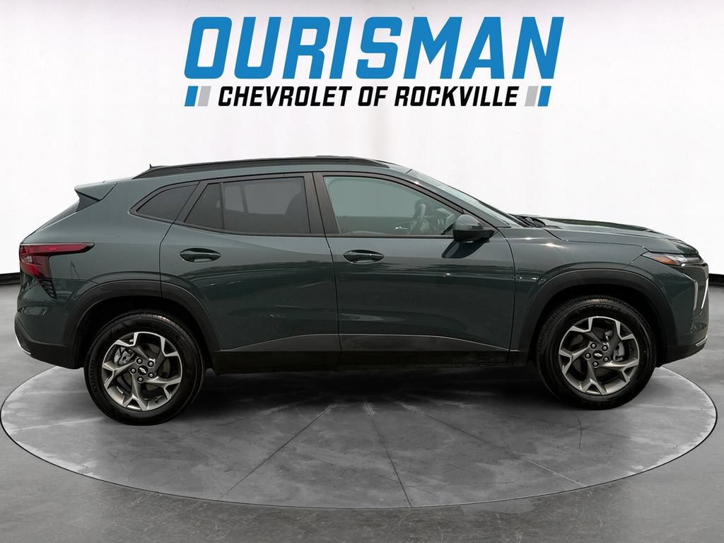 Used 2025 Chevrolet Trax LT FWD image 7