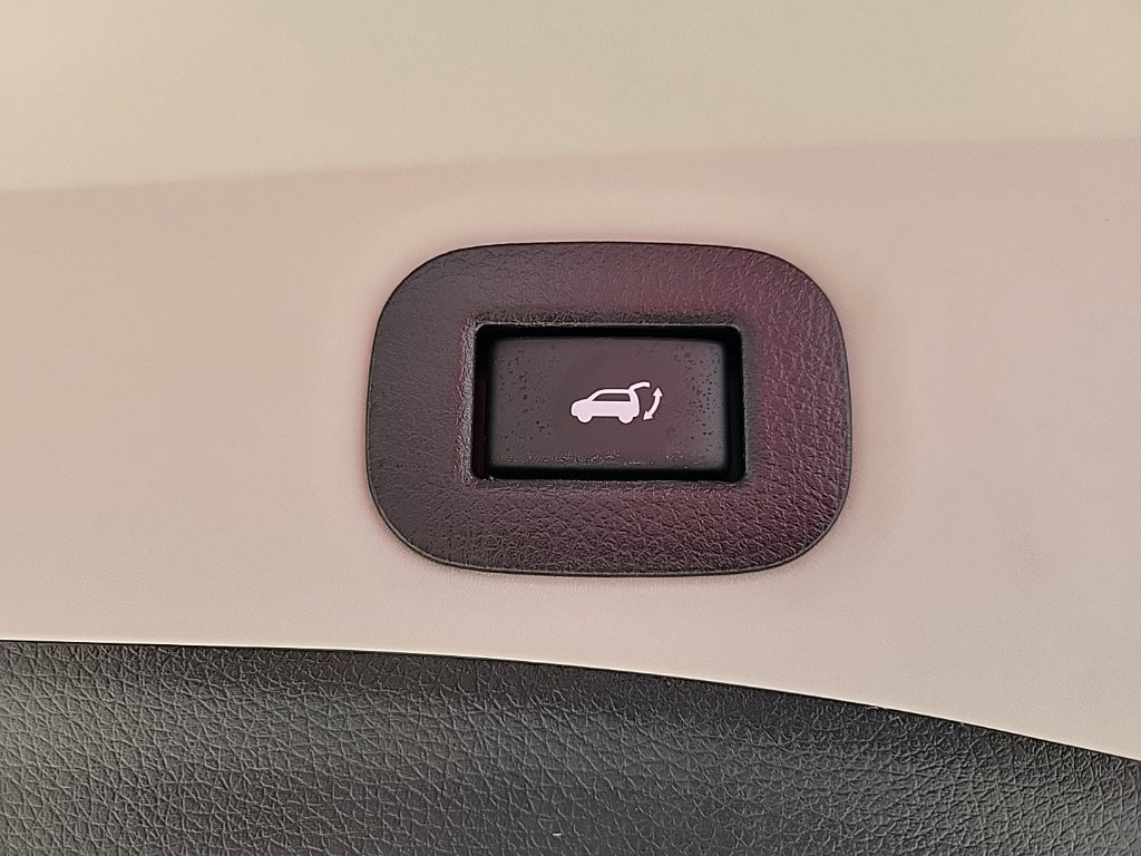 Used 2019 Nissan Rogue SV w/ Sun & Sound Touring Package AWD/4WD image 19