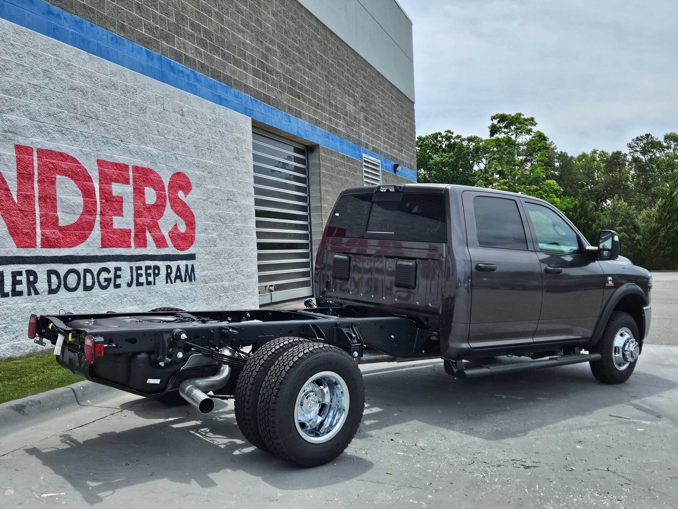New 2026 RAM 3500 Tradesman AWD/4WD image 7