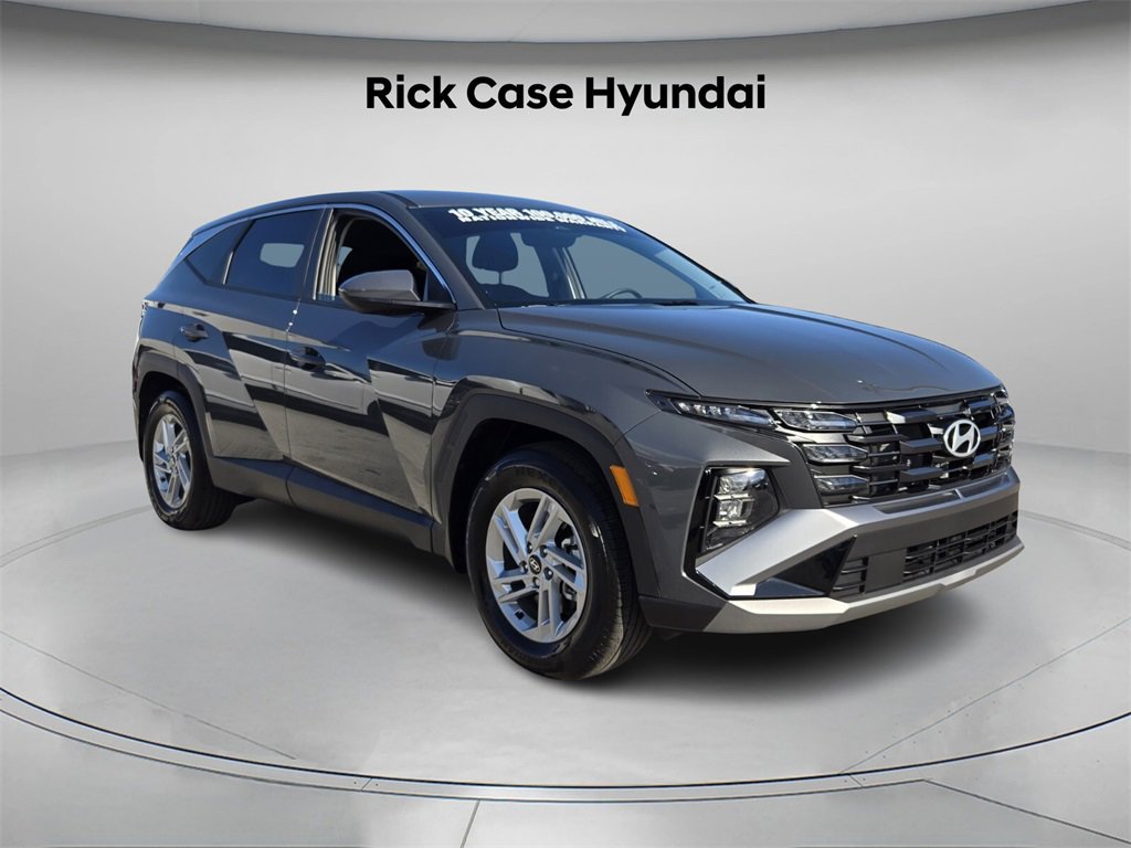 Certified 2025 Hyundai Tucson SE image 9