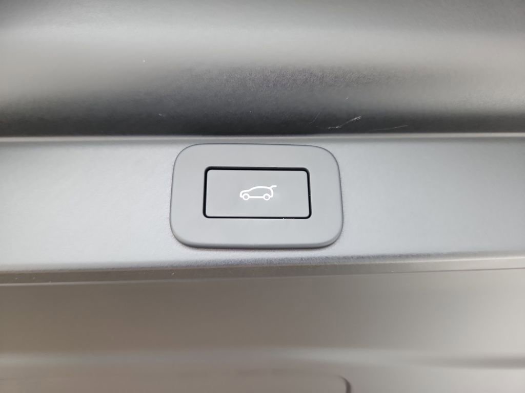 New 2025 Land Rover Range Rover Long Wheelbase SE image 14