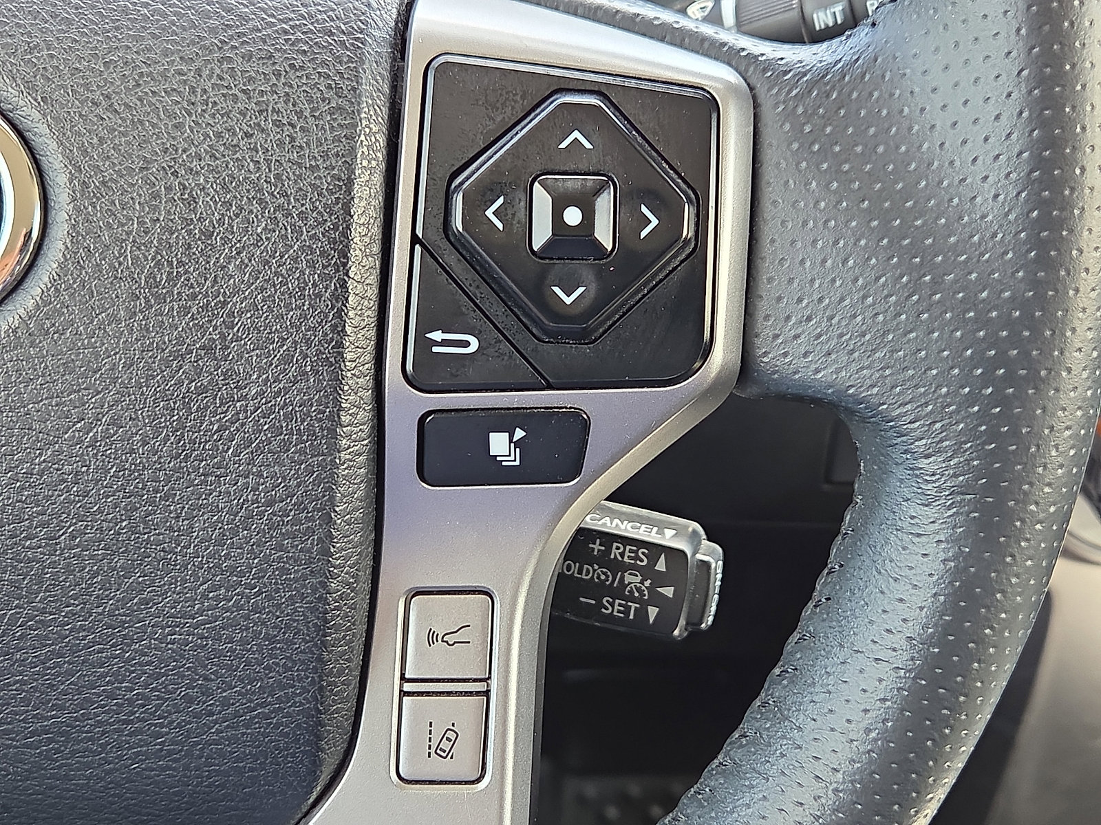 Used 2022 Toyota 4Runner SR5 Premium AWD/4WD image 22