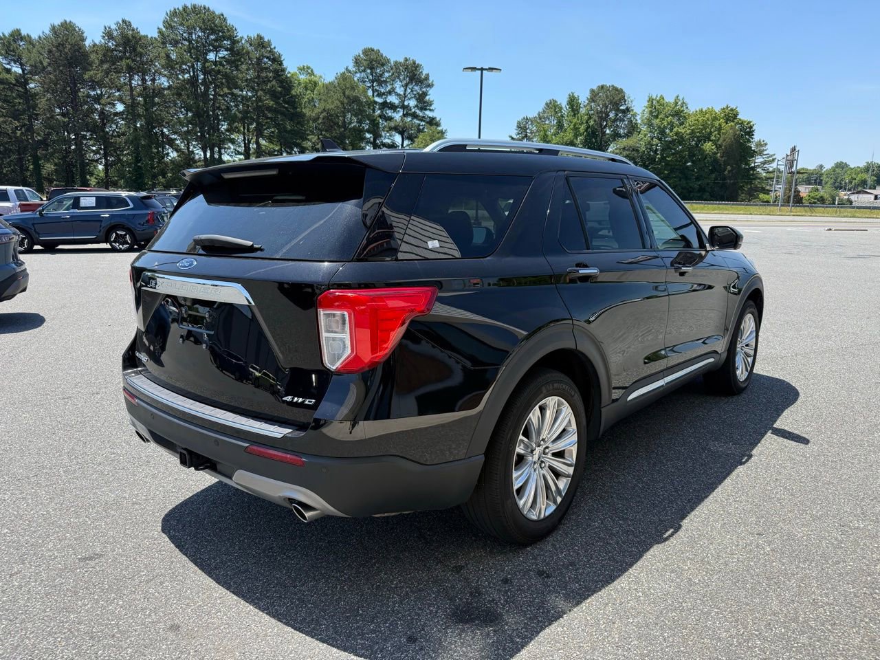 Used 2023 Ford Explorer Limited w/ Limited Technology Package AWD/4WD image 8