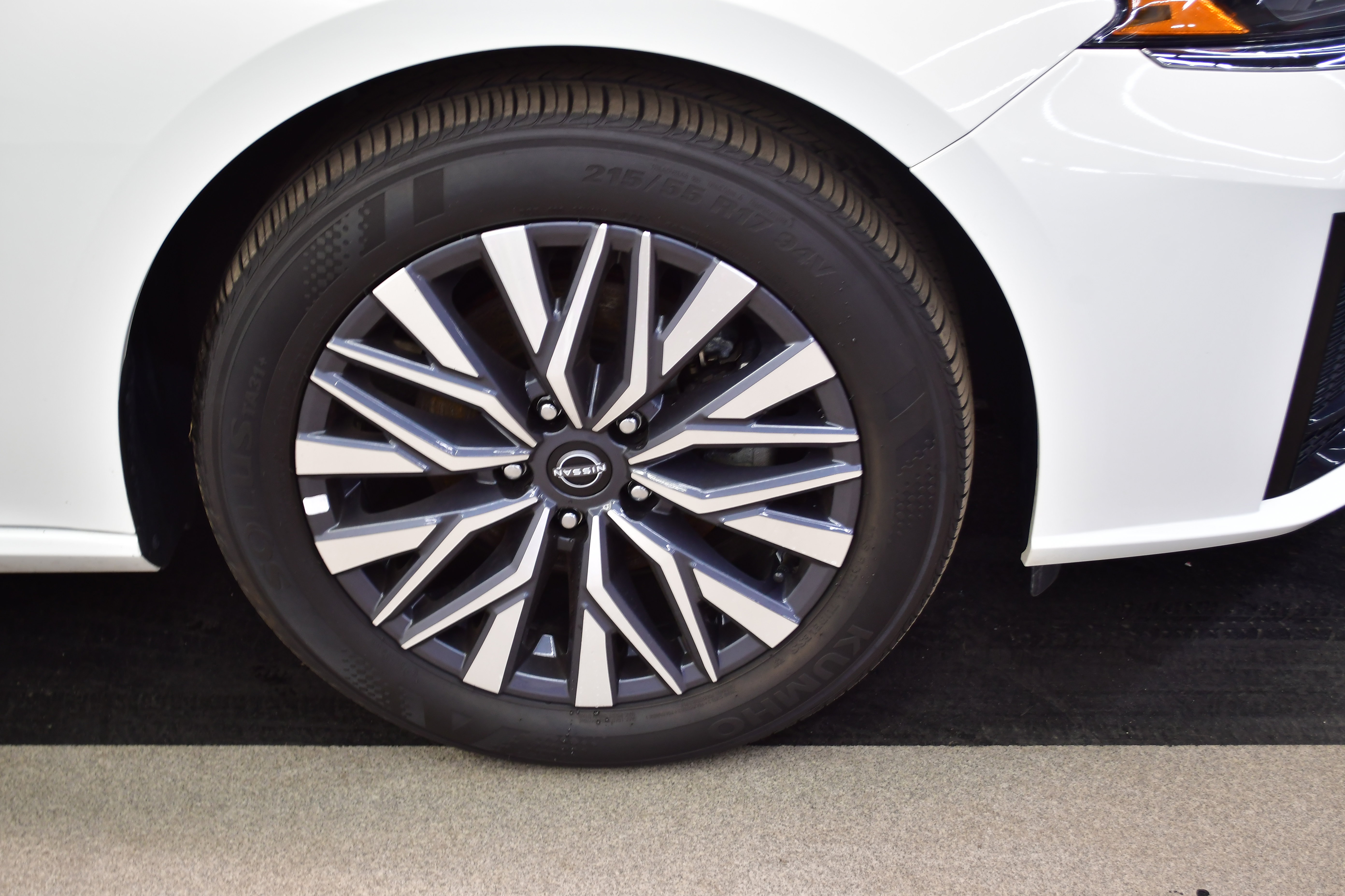 Used 2025 Nissan Altima 2.5 SV image 32